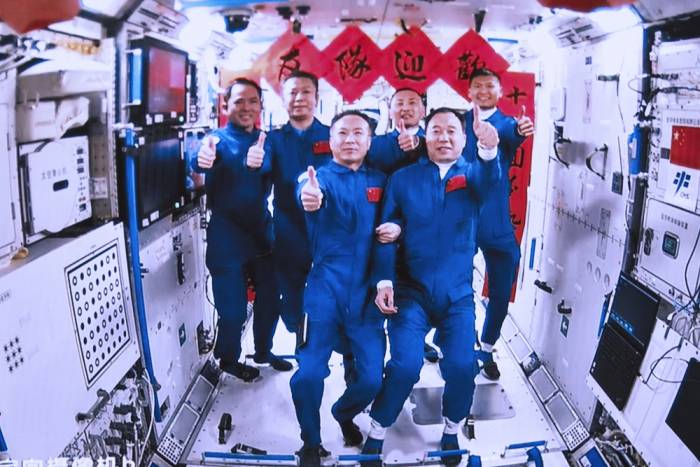 神舟辞星汉 东风迎客归——写在神舟十六号载人飞船胜利返回之际(图5)