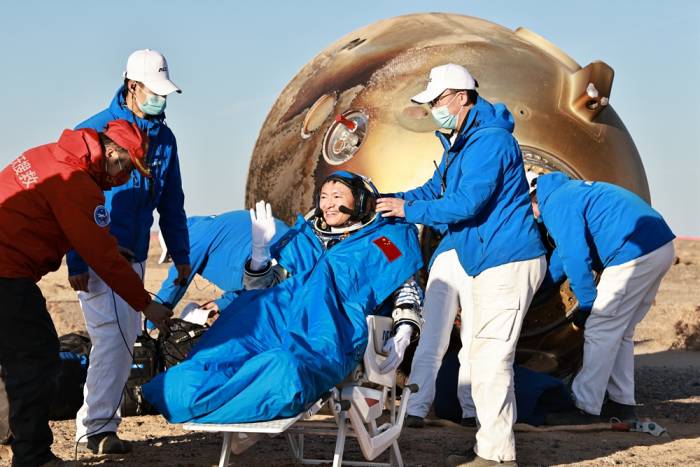 神舟辞星汉 东风迎客归——写在神舟十六号载人飞船胜利返回之际(图11)