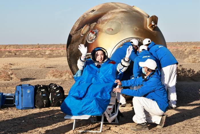 神舟辞星汉 东风迎客归——写在神舟十六号载人飞船胜利返回之际(图10)
