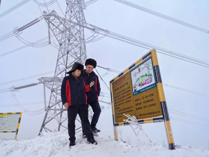 不畏严寒 只为民“暖”——寒潮降雪中他们积极应对坚守一线(图2)