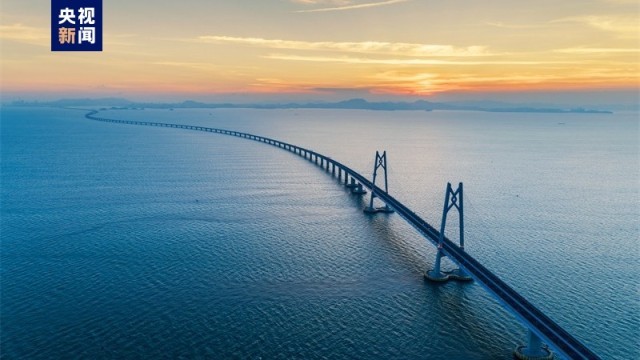 “超级工程”成旅游热门打卡地 港珠澳大桥游持续火热(图1)