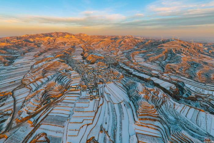 雪后梯田美如画(图1)