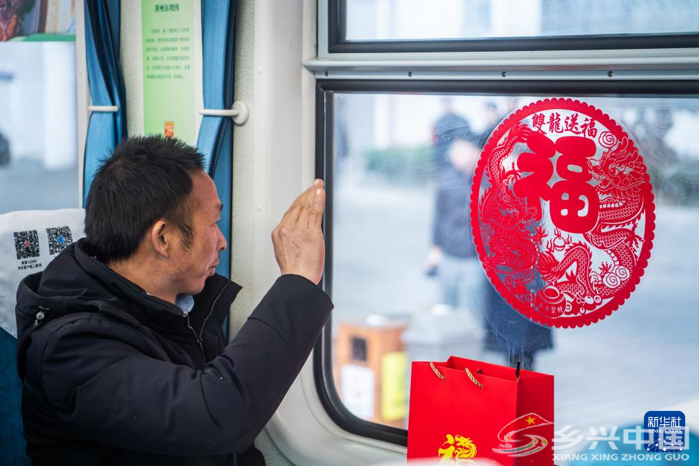 慢火车上年味浓(图2)