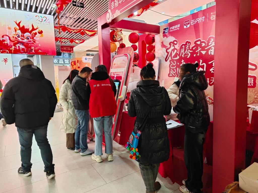 满足多元需求 提供更好体验——多地年货市场走访见闻(图3)