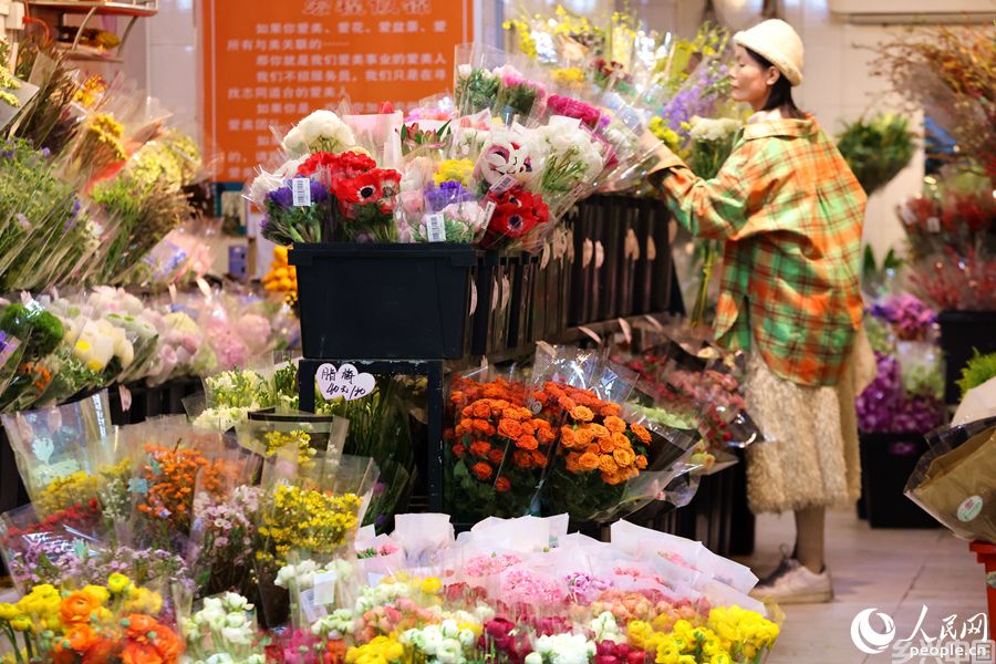 丰富多样的鲜切花为厦门市民提供了多种选择。人民网记者 陈博摄