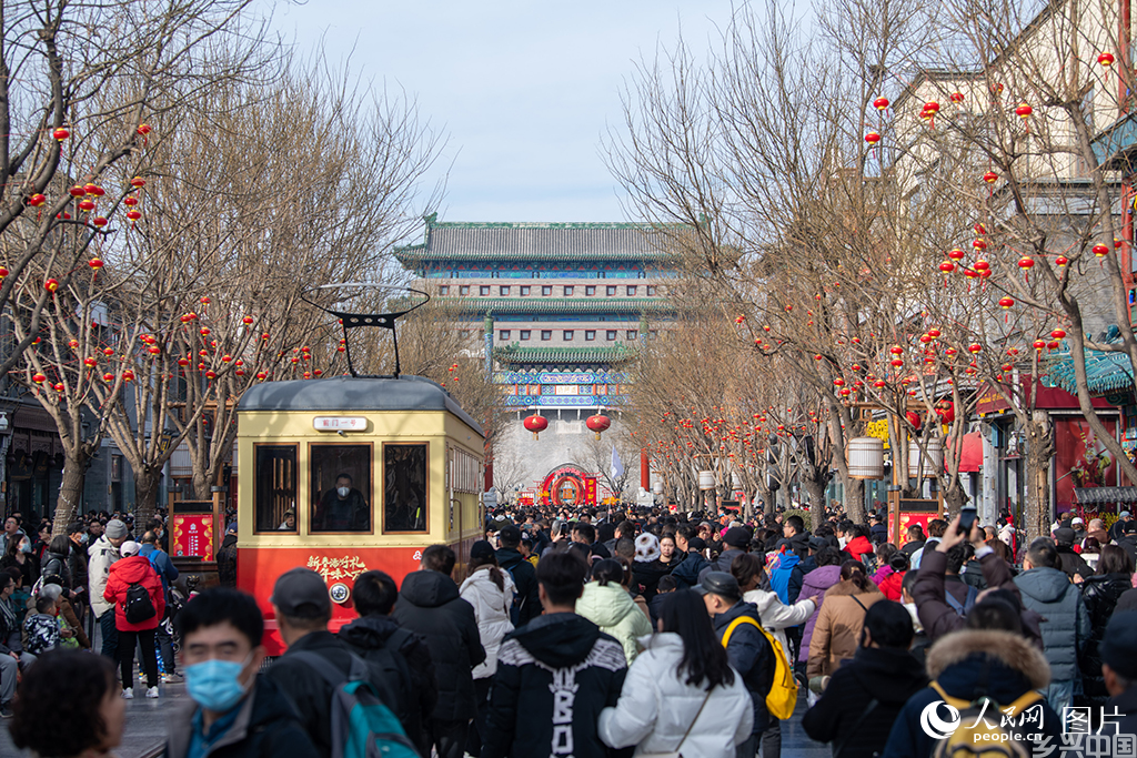 北京：前门大街喜气洋洋 游人如织【2】