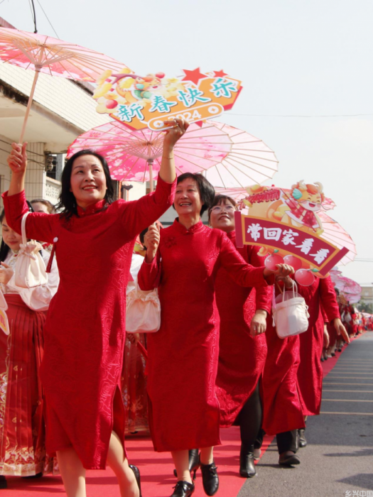 新春走基层 | 过年了，外嫁金花喜看村里新变化(图2)