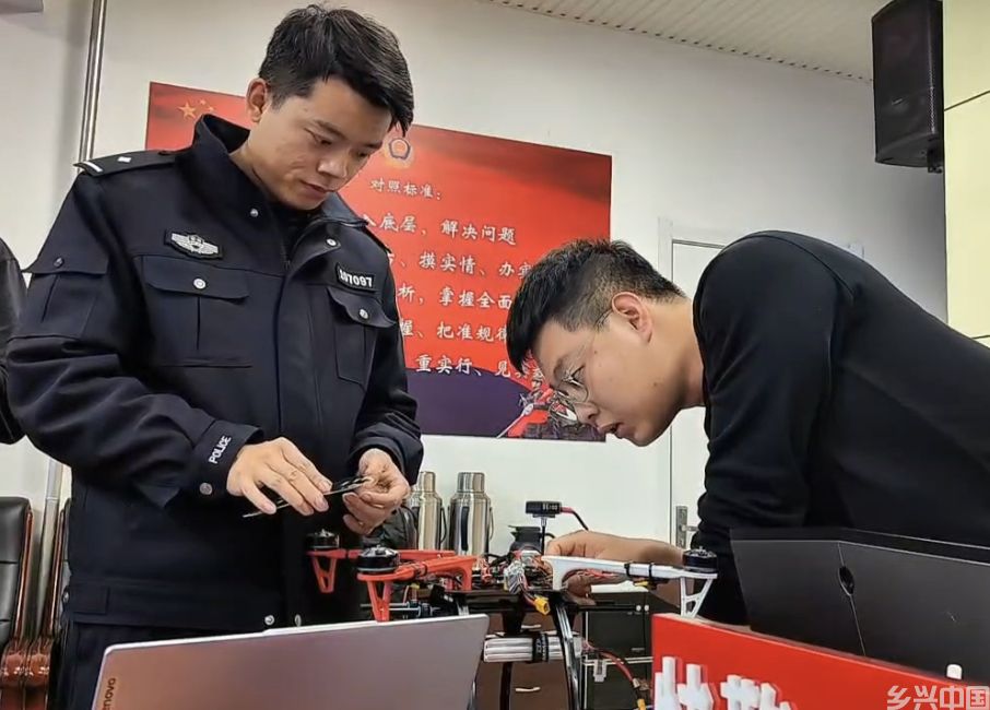 姜涛对学员进行指导。受访者供图