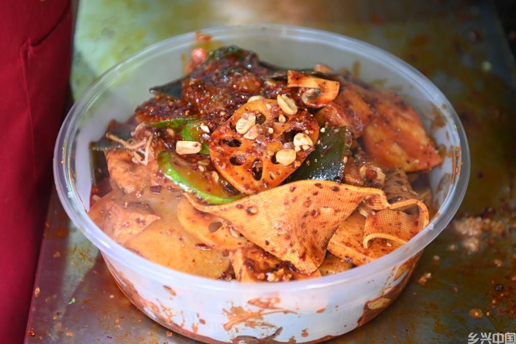 麻辣烫三大“灵魂”原料里的乡村振兴新图景(图2)