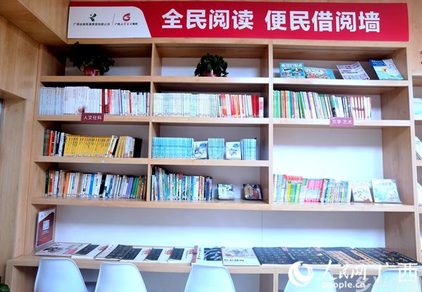 位于新竹社区内的新华书店社区书店一角。人民网记者 陈燕摄