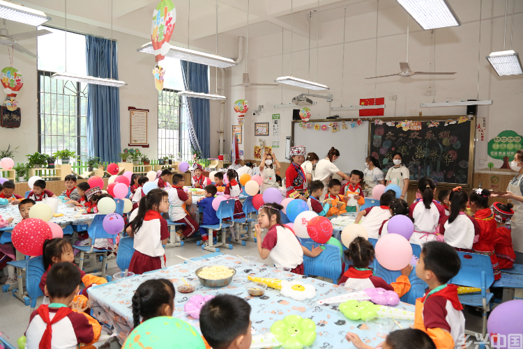 重庆市妇联向全市少年儿童送出“六一”节日系列大礼包(图1)