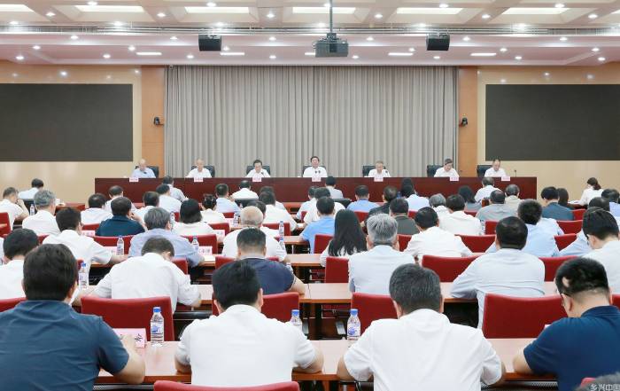 农业农村部召开干部大会强调 学深悟透习近平总书记重要讲话和重要指示批示精神 勇于担当实干笃行努力开创“三农”工作新局面(图1)