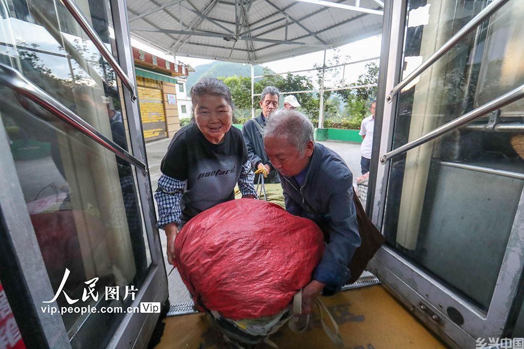 贵州贵阳:“惠农专线” 暖心助农【5】