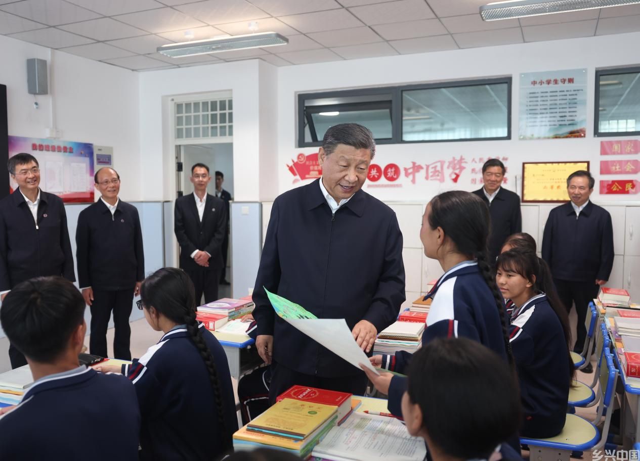教育援青，点亮学子梦(图1)