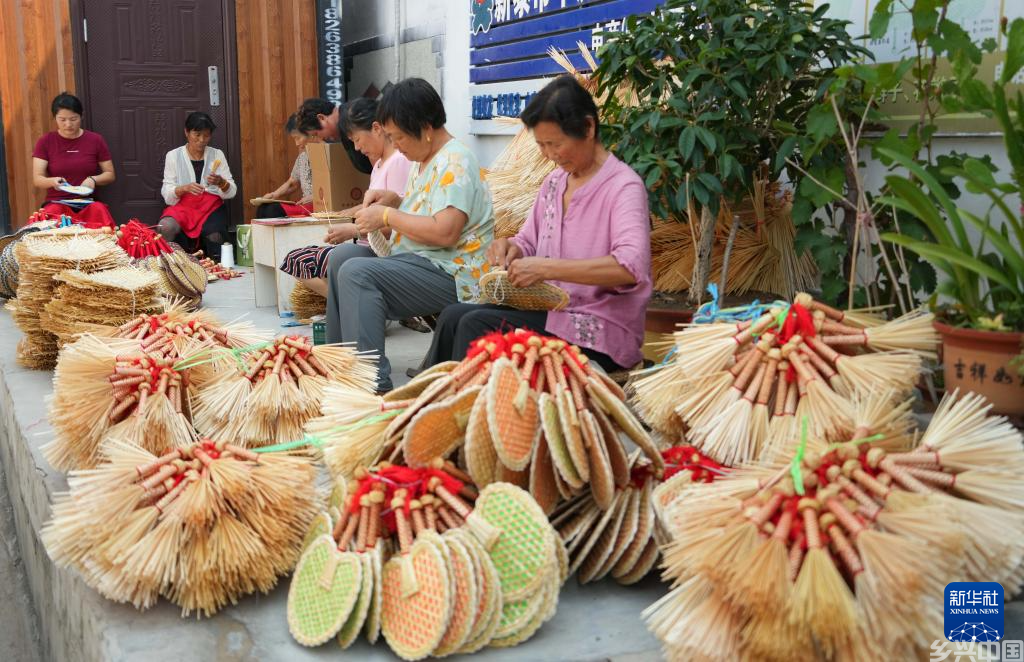山东新泰：小小麦秆扇拓宽农家致富路(图5)