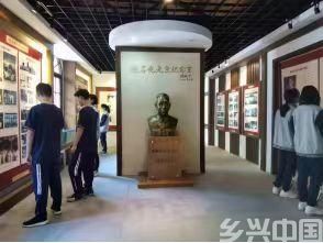 在有一棵大树的学校，读懂教育的力量(图2)
