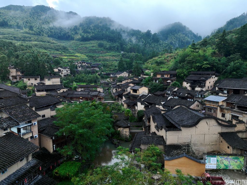 这是8月29日拍摄的龙潭村古民居群（无人机照片）。