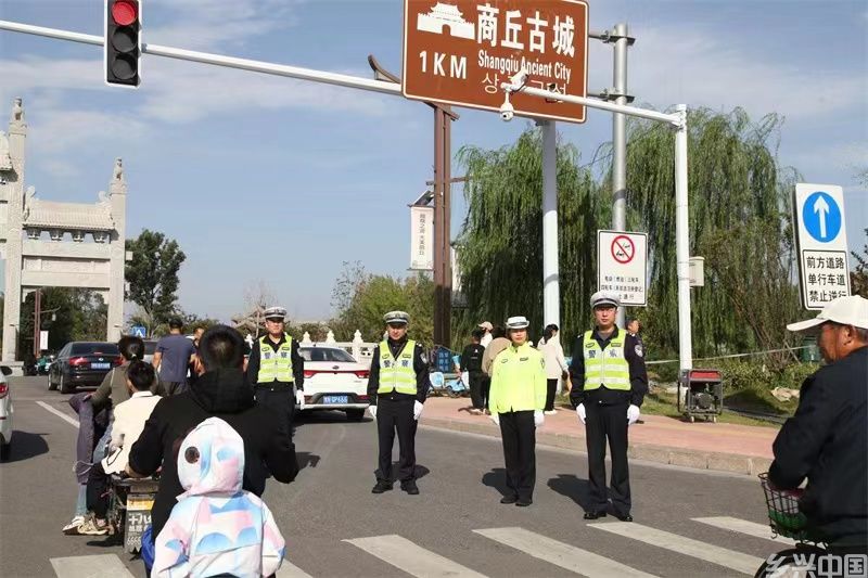 商丘市公安局交警支队国庆假期全员坚守岗位保畅通(图4)