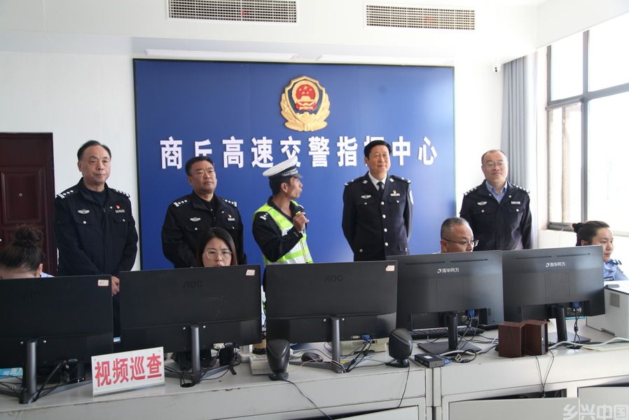 商丘市公安局领导督导检查国庆假期交通安保工作并慰问一线执勤交警(图2)