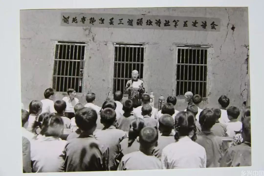 共和国75周年礼赞丨一部诗集，“诗”润屈原村(图3)