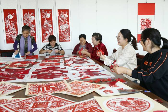 多彩活动迎重阳(图1)