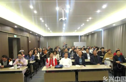 相约七彩云南 共庆祖国华诞 中国新闻月刊杂志社（集团）有限公司成立45周年暨庆祝建国75周年全国文学艺术大奖赛颁奖庆典成功举办(图2)