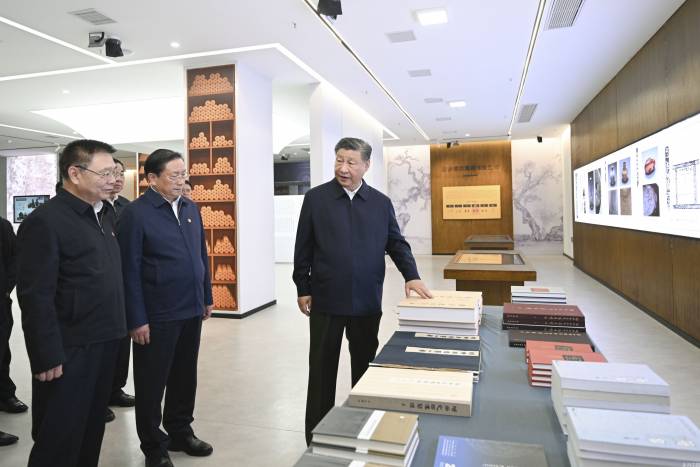 习近平在湖北考察调研(图2)
