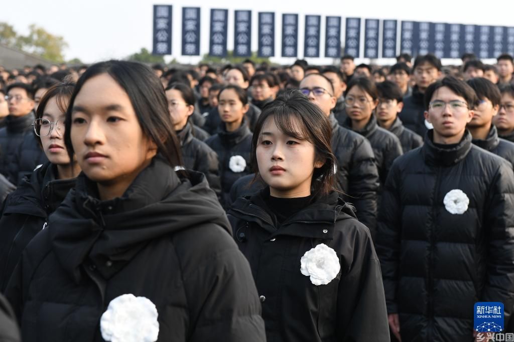 这是12月13日拍摄的南京大屠杀死难者国家公祭仪式现场。新华社记者 季春鹏 摄