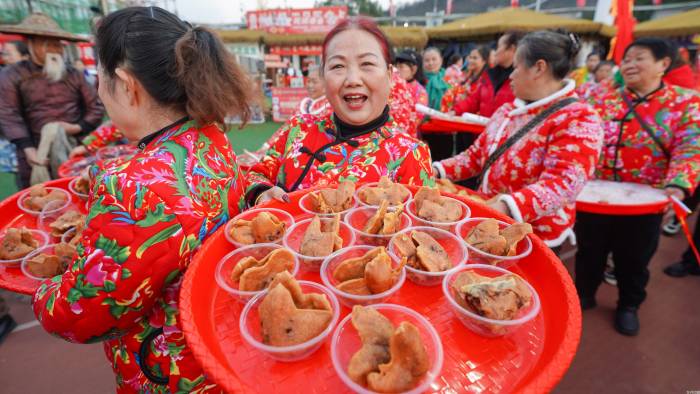 贵州榕江：看“村超” 享美食(图2)