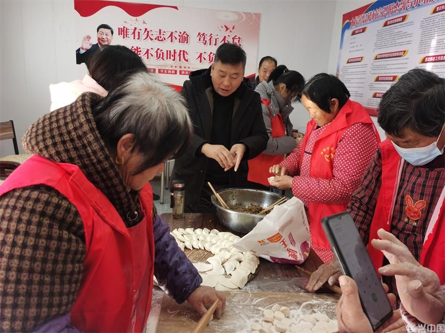 虞城县聂楼村：冬至饺子宴温暖全村老人(图2)