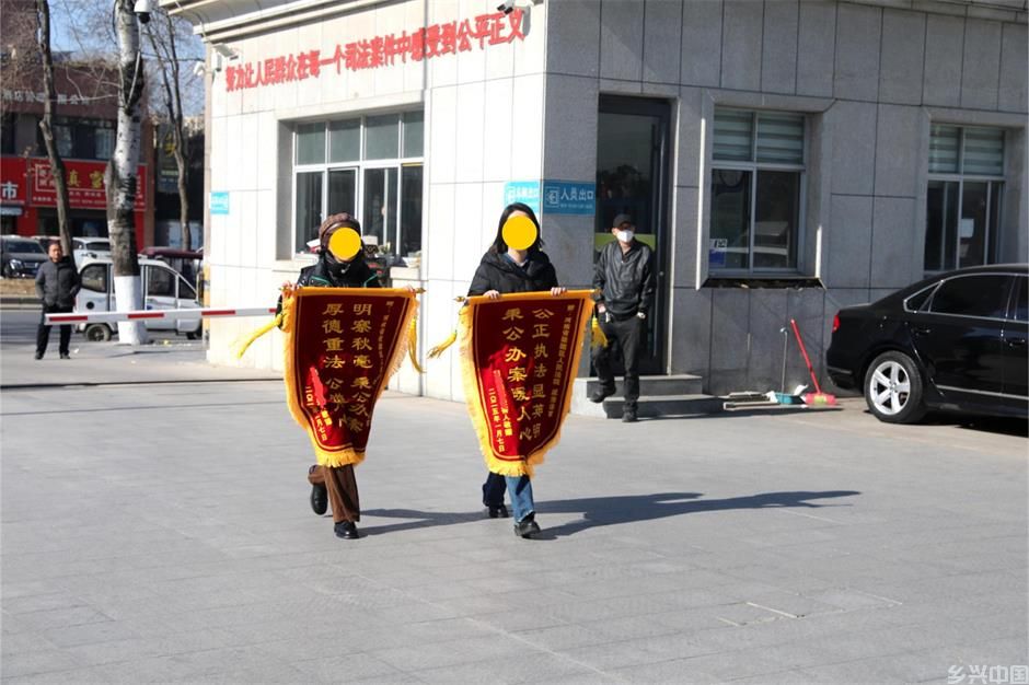 商丘梁园区法院：正义跨越山河，锦旗见证担当(图3)