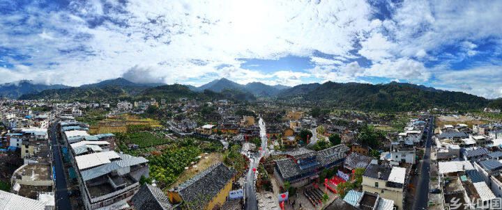 大地村古村落全景图（杨小锋 摄）