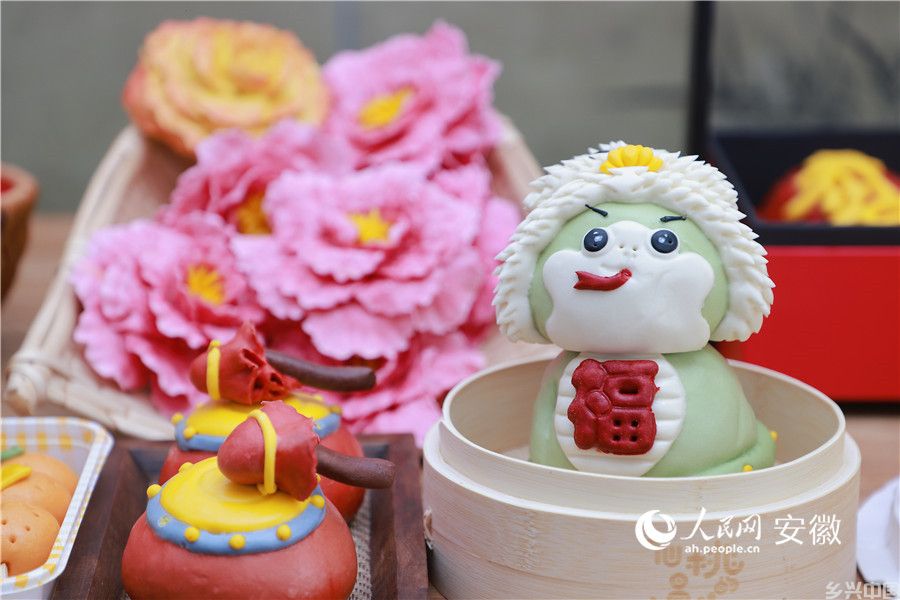 部分花馍作品。人民网记者 王晓飞摄