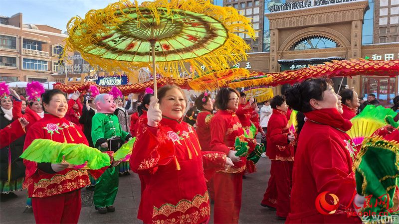 敲起锣来打起鼓 大巴扎里年味浓(图7)