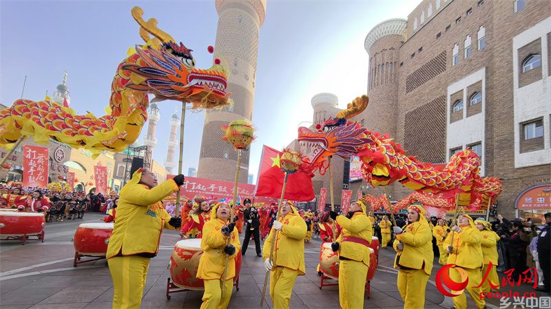 敲起锣来打起鼓 大巴扎里年味浓(图8)