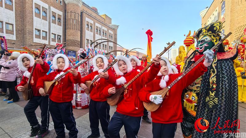 敲起锣来打起鼓 大巴扎里年味浓(图3)