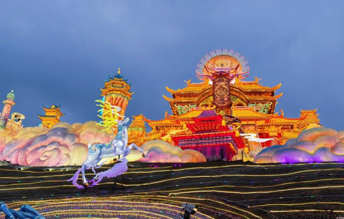 【新春走基层】“花灯”点亮文旅热 自贡灯会邂逅年味中国(图7)