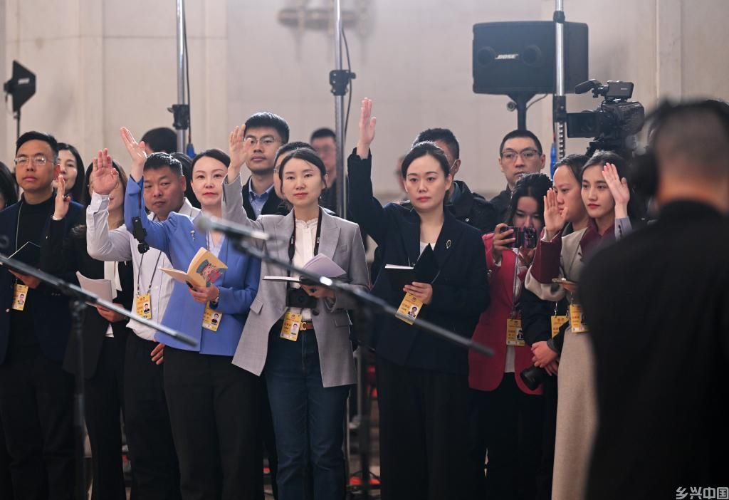 聚焦第三场“委员通道”(图15)