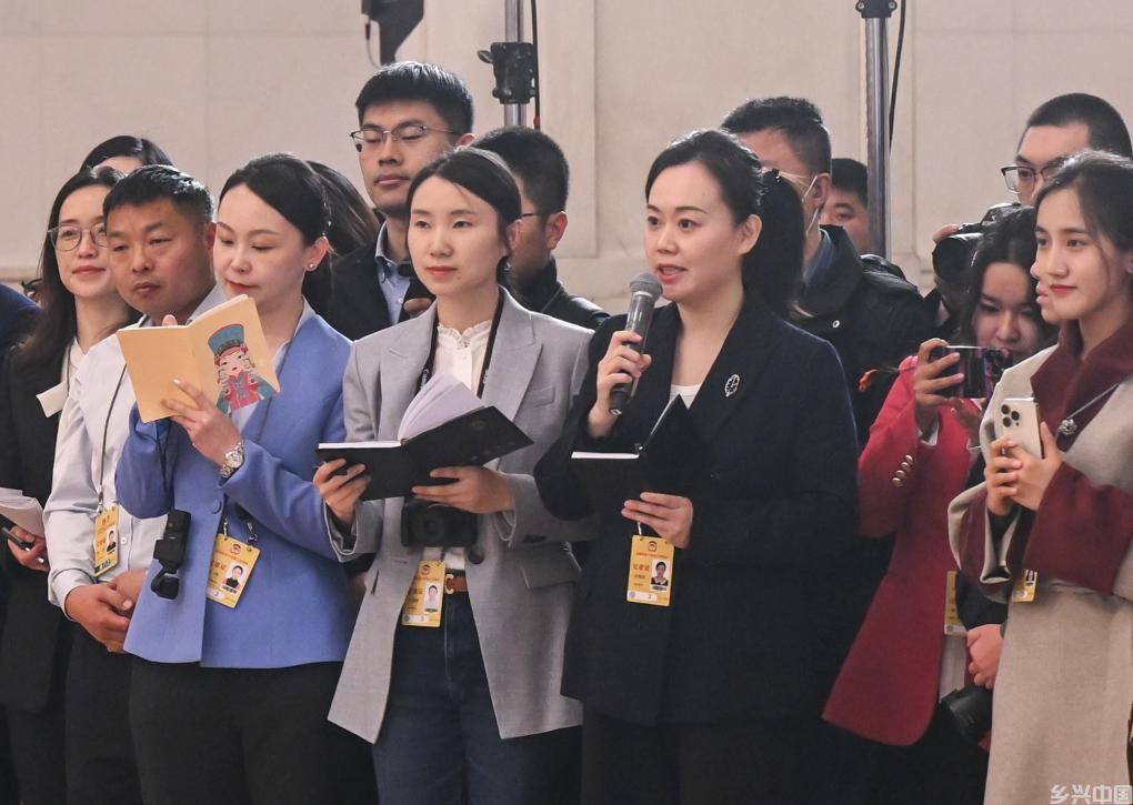 聚焦第三场“委员通道”(图22)