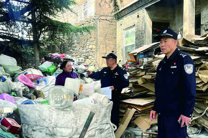 山东枣庄市公安局水泉派出所：给农村废品收购站做“体检”(图1)