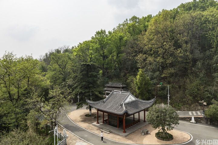 万里长江“蝶弯”处，“化茧成蝶”冲霄舞(图3)