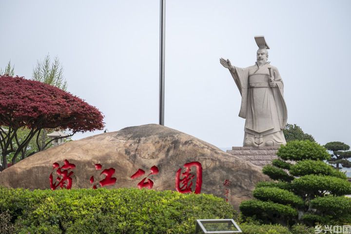 万里长江“蝶弯”处，“化茧成蝶”冲霄舞(图2)
