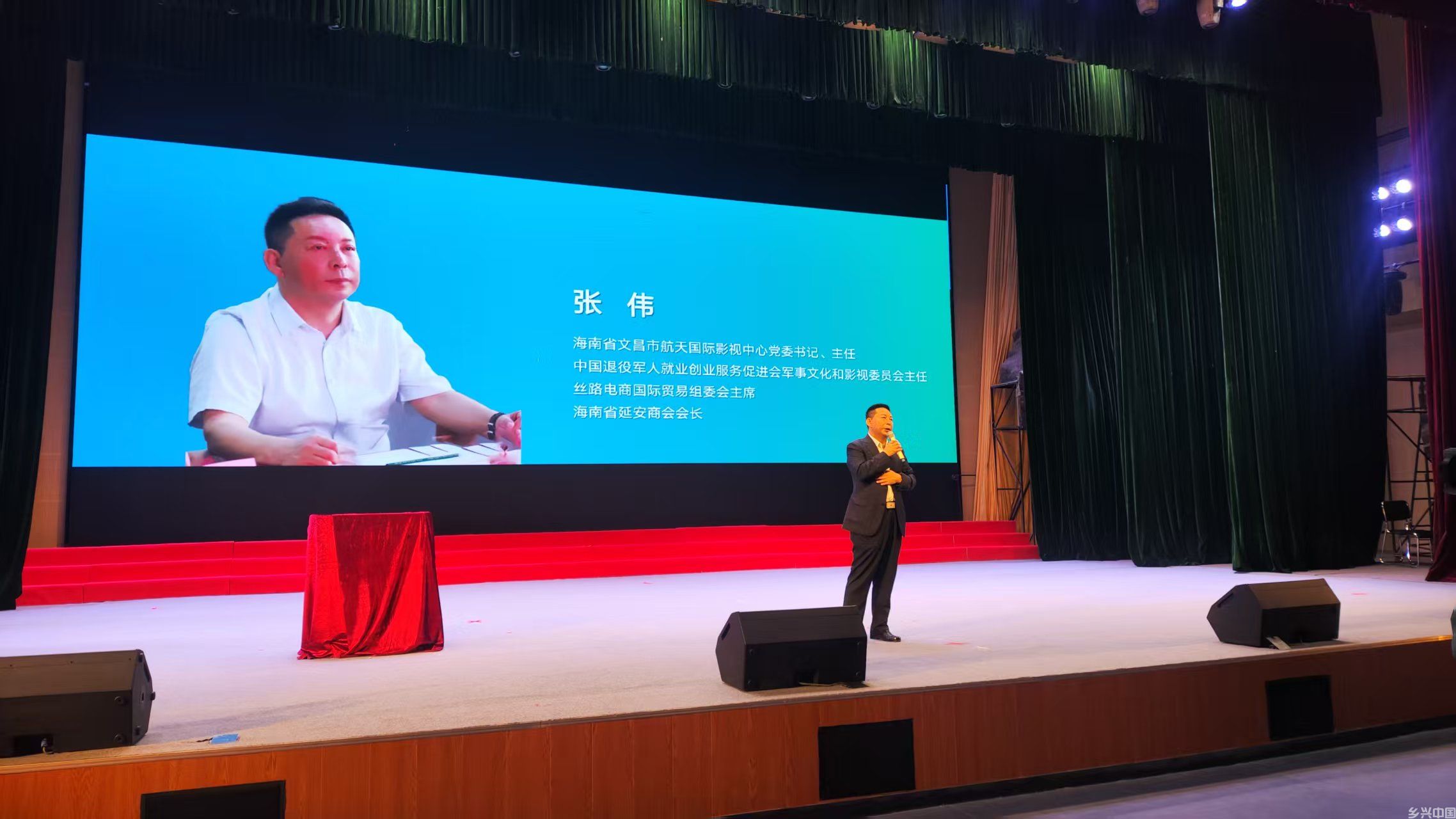 海南省文昌市航天国际影视中心南泥湾“文旅融合·丝路E启”双驱发展项目落地揭牌仪式暨丝路电商论坛会议在延安南泥湾举行(图2)