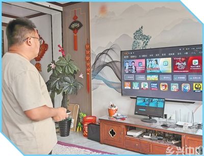 在山东,农民用“定制”洗衣机,开新能源汽车赶集,声控电视看戏——瞧!咱老乡消费也挺“潮”(图3)