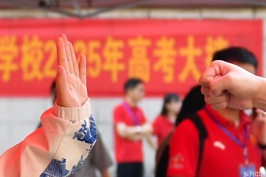 解析2025年高考作文题：折射语文教育哪些新趋势？(图1)