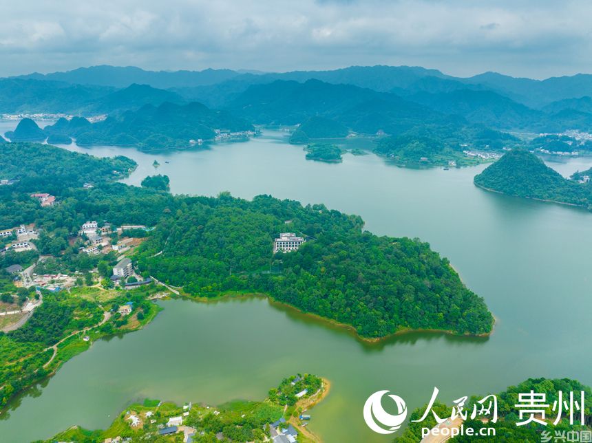 航拍贵阳观山湖区高寨村。人民网 阳茜摄