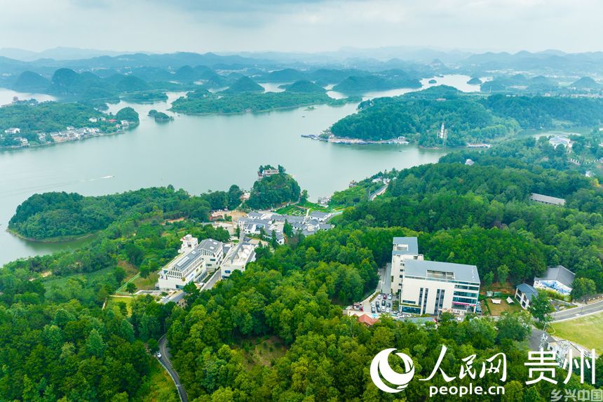 航拍贵阳观山湖区高寨村。人民网 阳茜摄