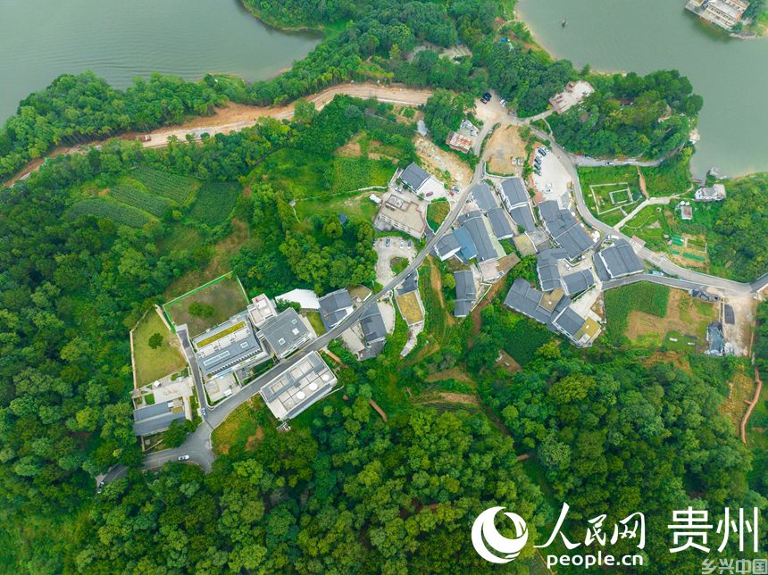 航拍贵阳观山湖区高寨村。人民网 阳茜摄