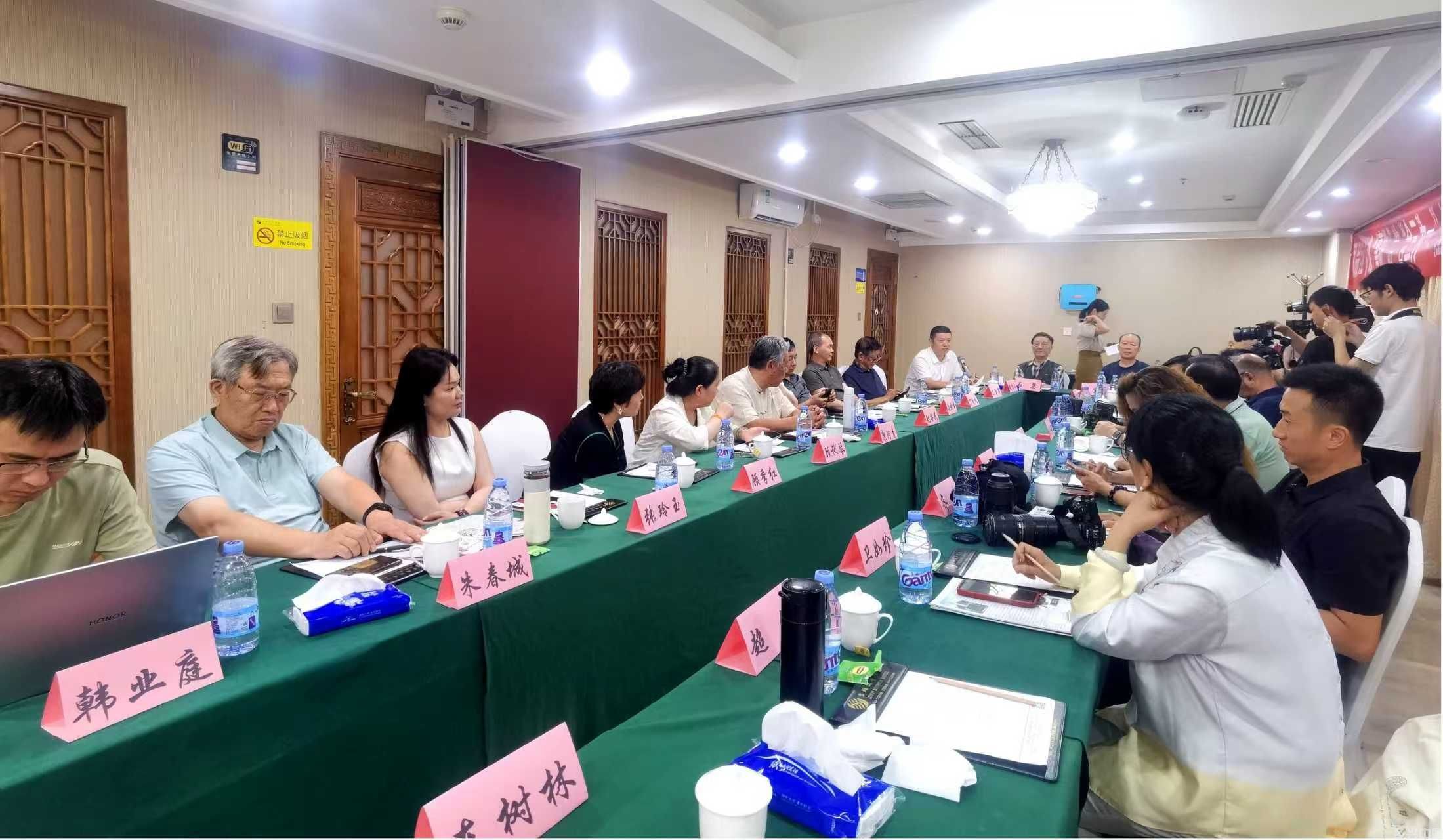 顾品江《论“事物”的“合三为一”性》文章发表文学研讨会在京举行 顾品江《论“事物”的“合三为一”性》文章发表文学研讨会在京举行