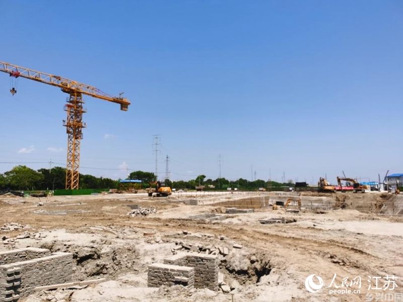 南亚新材施工现场。人民网记者 王继亮摄